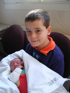 [Nicolas (5 years old) meets his little sister, 24 June 2004]